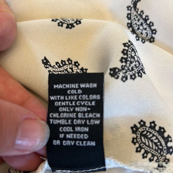 Premise Studio cream paisley short sleeve blouse Size M EUC - Picture 10 of 10